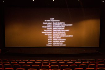 PA真人视讯国际党委组织召开《长津湖》观影活动